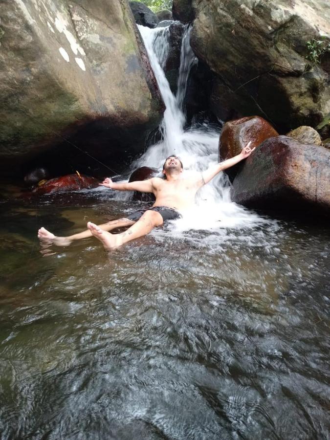 Diyaluma Falls Inn Koslanda Exteriör bild